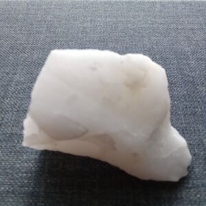 Raw milky quartz